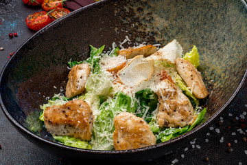 Salad caesar with chicken