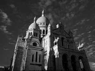 Fototapeta na wymiar Beautiful black and white image of the famous Sacre Coeur cathedral in Paris