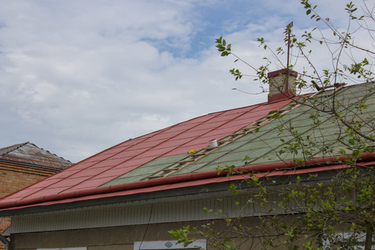 roof painting in red