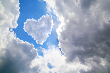 Fototapeta na wymiar Heart shape of clouds