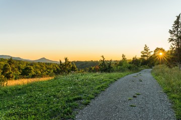 Fototapeta premium Sonnenuntergang im Herbst mit Blick auf die Burg Hohenzollern, Deutschland