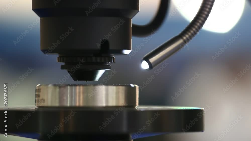 Leinwandbilder Optic machine for precise measurement of part size and quality evaluation