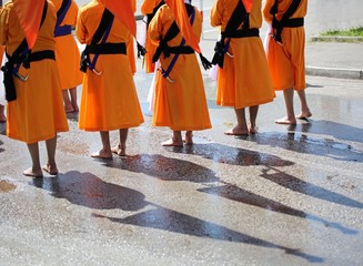 Fototapeta na wymiar Sikh soldiers with bare feet and orange robes