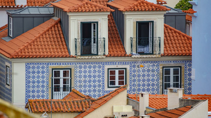 Fototapeta na wymiar Lisbon typical tile facade