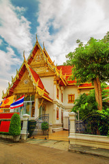Fototapeta premium Magnificent Buddhist temple in Bangkok.