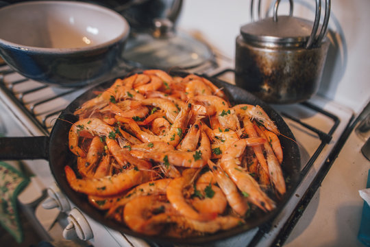 Shrimp in frying pan