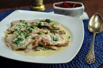 Tenderloin in spinach sauce