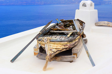 altes boot in oia