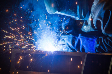 Fototapeta welder uses torch obraz