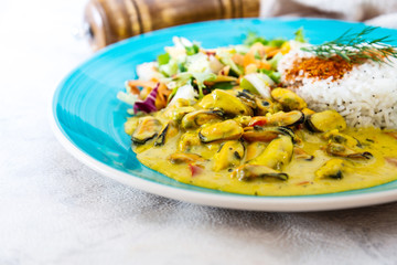 Mussels with curry sauce Rice and salad