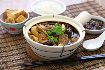 malaysia bak kut teh, traditional chinese herbal pork ribs soup