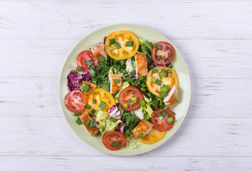 Vegetable salad with grilled chicken