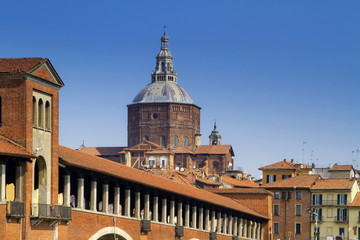 Fototapeta na wymiar Pavia, Ponte Coperto e Cupola Duomo, Lombardia, Italia, Italy