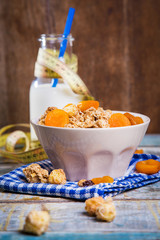 Crunchy with dried apricots