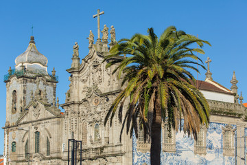 Fototapeta na wymiar The Church Igreja do Carmo dos Carmelitas in Ribeira - the old town of Porto, Porugal