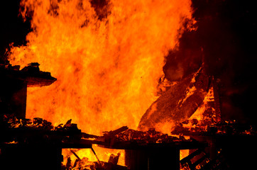 アイスランド レイキャビク ボンファイヤー 焚き火 年末