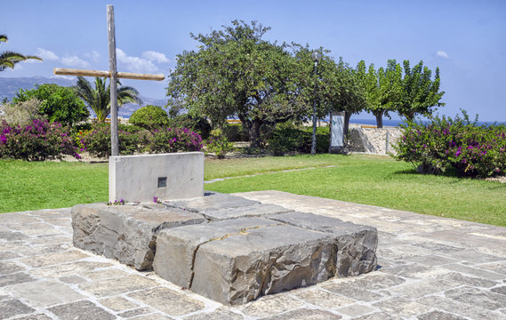 Heraklion, Crete Island / Greece. The tomb of the famous greek writer and philosopher Nikos Kazantzakis on top of the old Venetian fortiification walls south of the city center. Martinengo Bastion