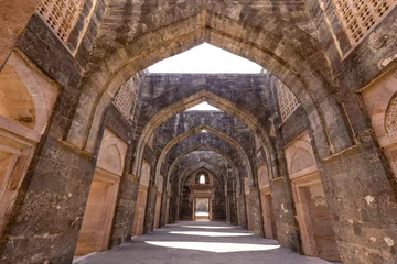 Deurstickers Ancient fort ruined city at Mandu, Madhya Pradesh, India. Arched architecture in the palace Jahaz Mahal © OlegD