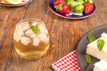 alcohol beverages table