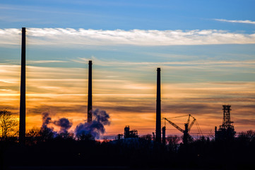 Naklejka premium Refinery at sunset