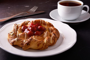 raspberry puff pastry tarts 