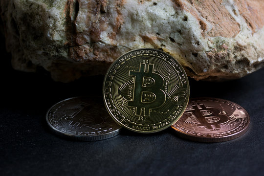 Bitcoin on the rock is digital money for Investor have High risk
