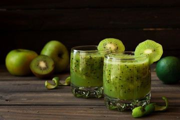 A refreshing cocktail of kiwi and lime