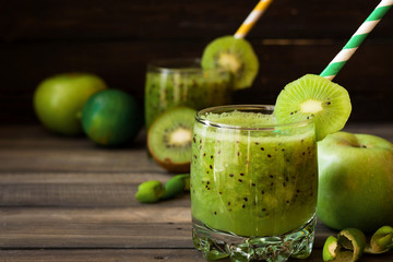 A refreshing cocktail of kiwi and lime