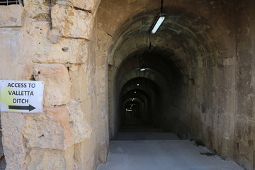 Obraz premium Tunnel to Valletta Ditch, Malta