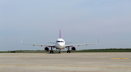 Fototapeta premium Front airplanes in the airport