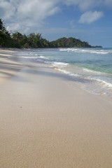 Einsamer Strand auf Praslin, Seychellen