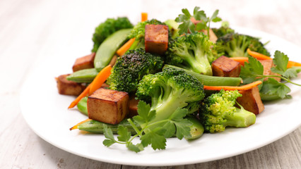 broccoli with fried tofu
