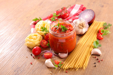 tomato sauce and pasta