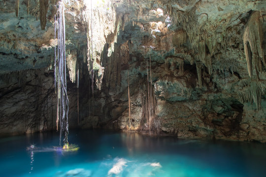 Cenotes De Cuzoma, Cenote, Cusoma, Cusomá, Pferde, Kutsche, Schienen, Zug, Grotte, Höhle, Yucatan, Mexiko