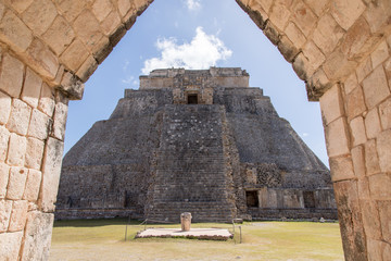 Uxmal, Pyramiden, Maya, Mayakultur, Mayastätte, Ruine, Tempel, Dschungel, Wald, Yucatan, Mexiko