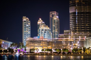 Fototapeta na wymiar Dubai at night