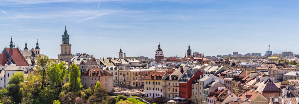 Lublin - panorama starego miasta z widocznym placem Po Farze, i wieżą Trynitarską. © art08