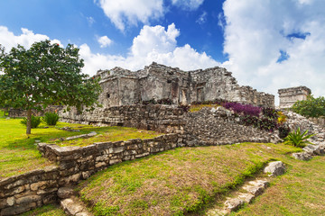 Fototapeta na wymiar Archaeological ruins of Tulum in Mexico