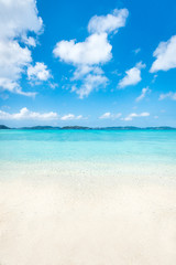 Sommer, Sonne, Strand und Meer im Sommerurlaub auf Okinawa, Japan