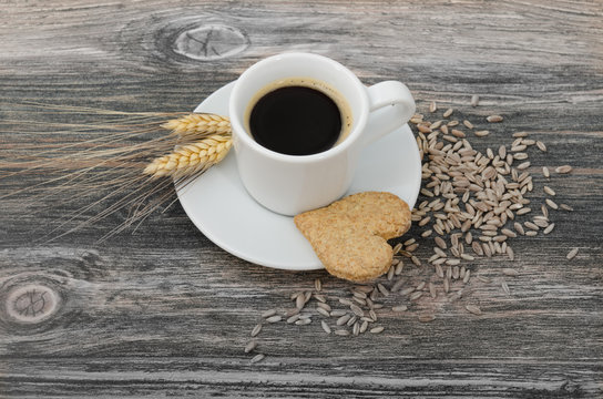 Landkaffee mit herzf&ouml;rmigem Keks