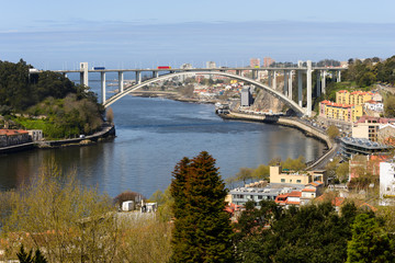 The Arrabida Bridge is one of the bridges that separates the Port of Vila Nova de Gaia. It was built in 1963 and the total length of the platform is 614.6m, having a width of 26.5m.