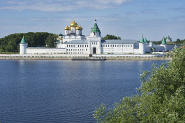 Fototapeta na wymiar Ipatievsky monastery in Kostroma Russia
