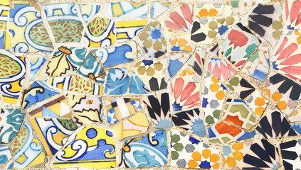 Broken tiles in Park Guell, Barcelona - obrazy, fototapety, plakaty