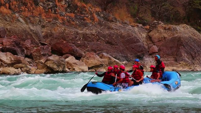 famous sports activity rafting ,web  for tourist rafting fun activity rishikesh india