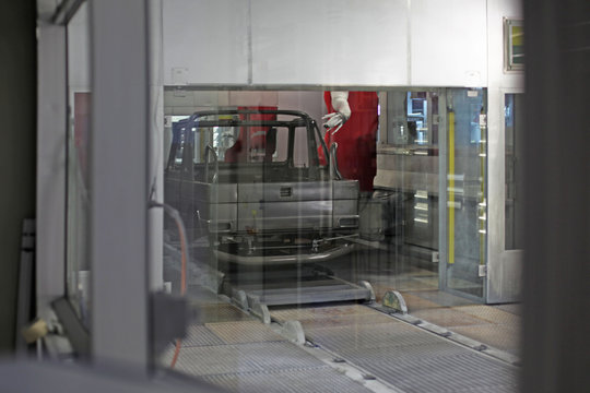 In der Auto Lackiererei