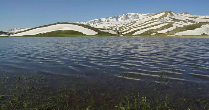 G&ouml;l&uuml;n Sakin Dalgaları