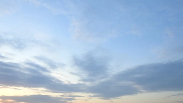 もうすぐ夜が明けます。柔らかな雲です、タイムラプス動画