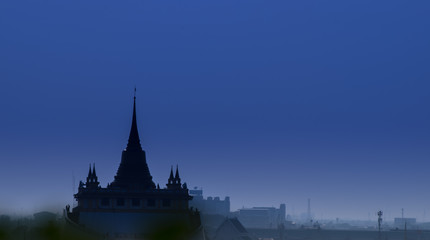 Fototapeta premium Silhouette, Temple of the Golden Mount Bangkok