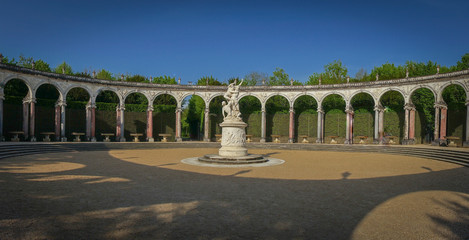 Fototapeta na wymiar Versailles, France - 04 22 2018: Château de Versailles et son parc, ses bosquets et bassins. Bosquet de la Colonnade