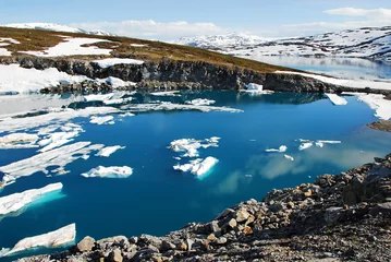 Crédence de cuisine en verre imprimé Glaciers Norvège. Icebergs et lacs, formés à la suite de la fonte du glacier Svartesen